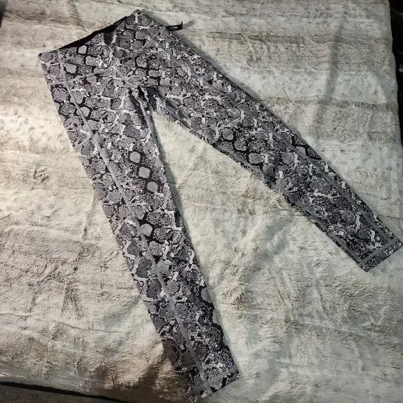 NWT Victoria's Sport Incredible Knockout Bra and Knockout Tight Set Size 34D/S - Picture 9 of 10